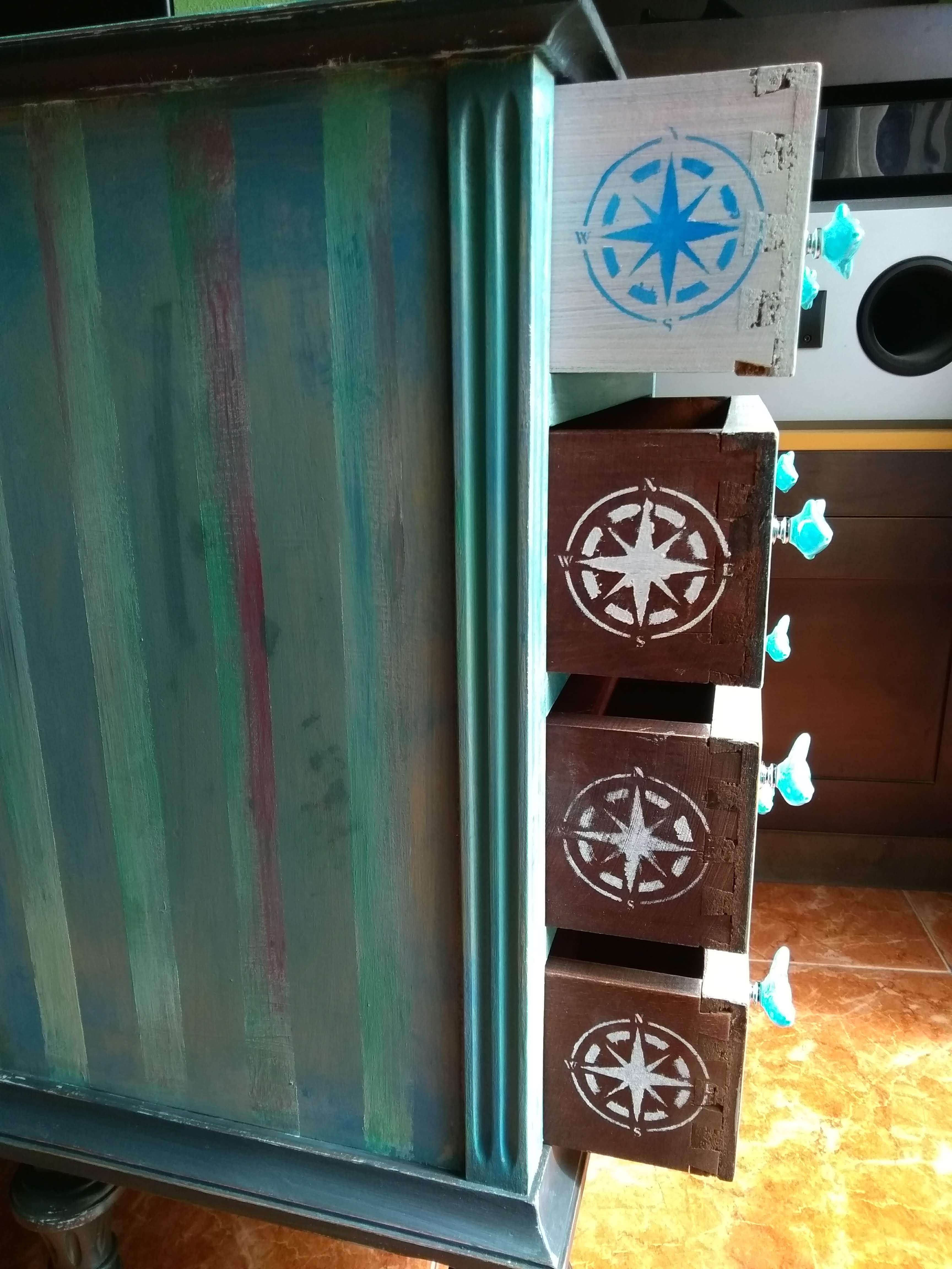 Detalle de mesita telefonera de melanina, pintada en rosa greta de chalk Paint De Tiza.